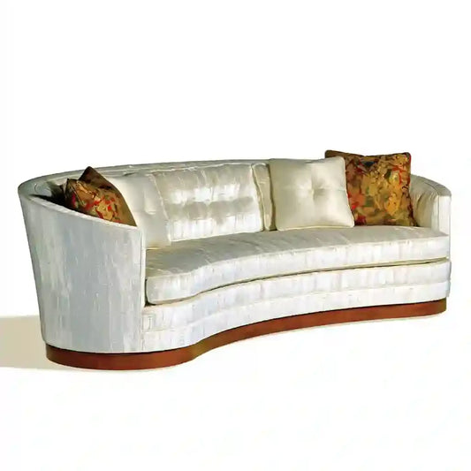 Sofá con brazos curvos y cojines decorativos - beige